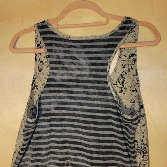 Kut from the Kloth Sage Green Gray Floral Stripe Razorback Tank Top Women Sz M - Picture 7 of 9